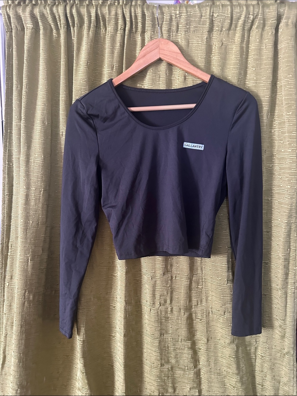 SHEIN Black Long Sleeve Scoop Neck Crop Top